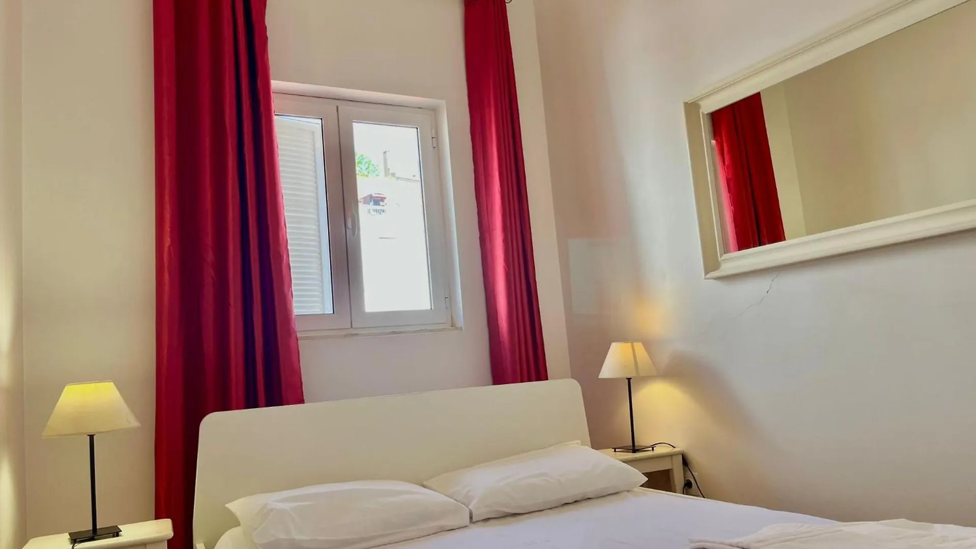 Apartment With Terrasse - 3 Bedroom, 3 Bathroom Triplex Lisbon