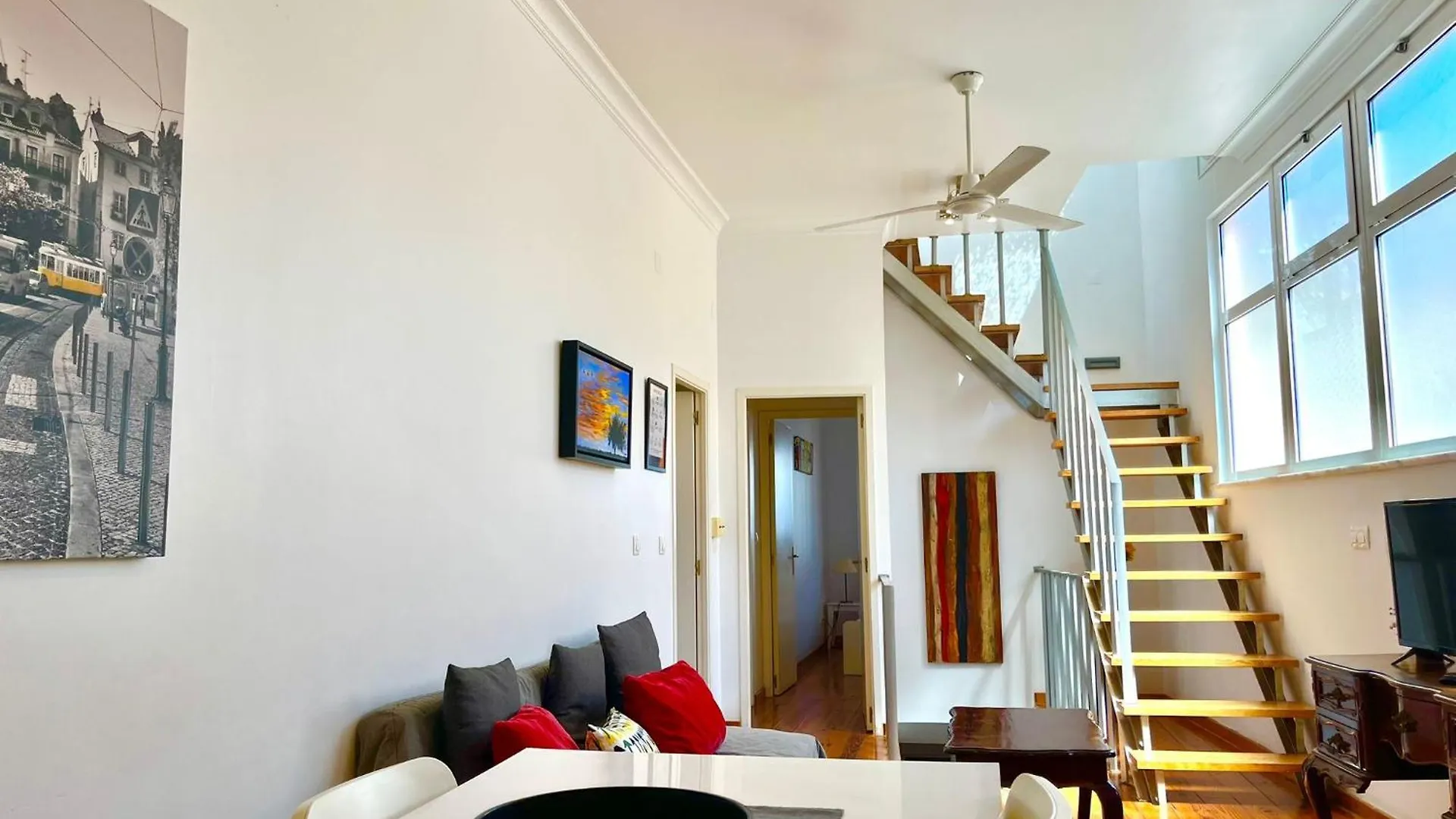 With Terrasse - 3 Bedroom, 3 Bathroom Triplex Lisbon Apartment
