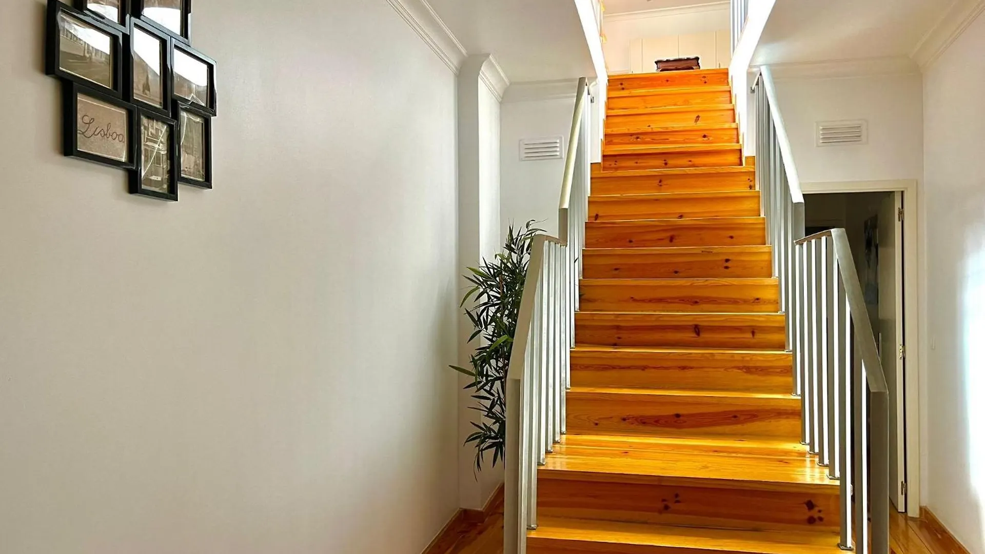 With Terrasse - 3 Bedroom, 3 Bathroom Triplex Lisboa 0*,  Portugal