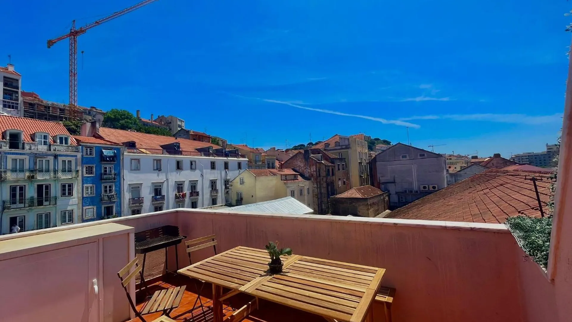 With Terrasse - 3 Bedroom, 3 Bathroom Triplex Lisbon Portugal